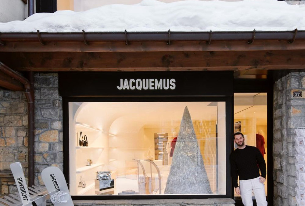JACQUEMUS A COURCHEVEL : LA QUINTESSENCE D’UNE IDENTITE DE MARQUE