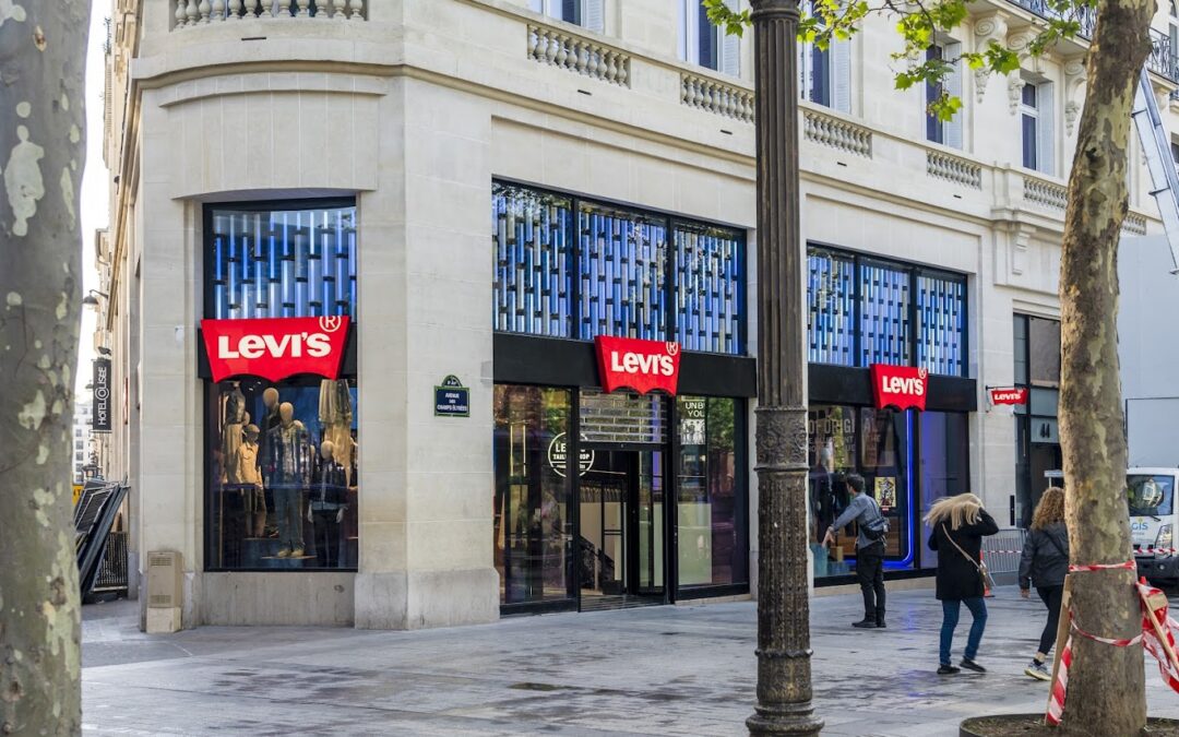LEVI’S S’INSTALLE AU 44 AVENUE DES CHAMPS-ELYSÉES
